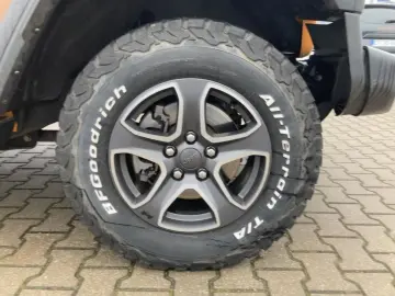 JEEP Wrangler Sport 2.0l T-GDI Allrad Soft Top 199kW