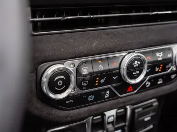 JEEP Wrangler BRUTE Richmond 4xe 380   SkyOne   BTW