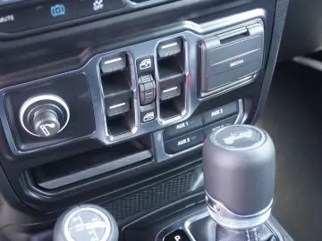 JEEP Wrangler 4xe Unlimited Sahara Plug-In Hybrid - R