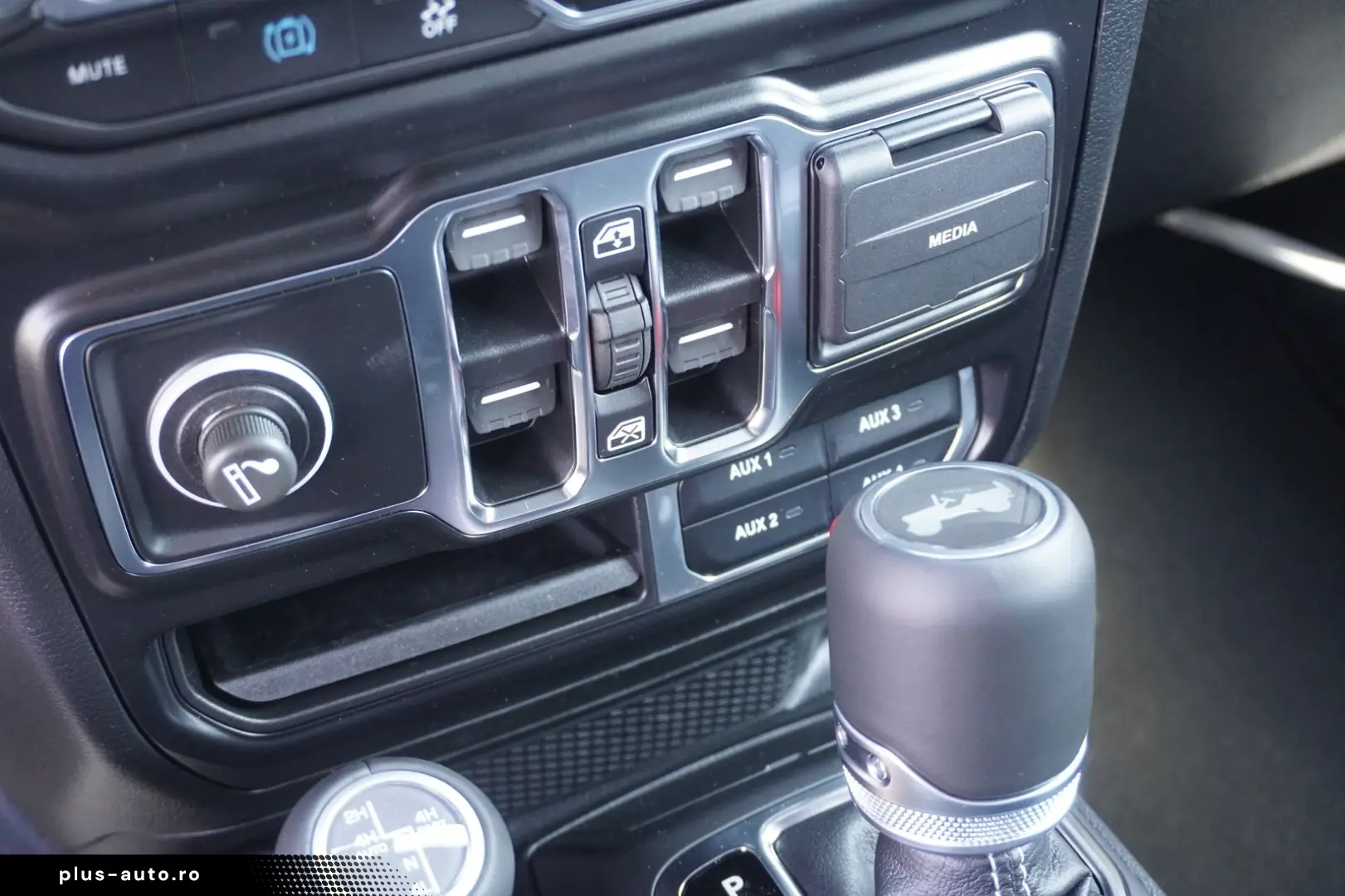 JEEP Wrangler 4xe Unlimited Sahara Plug-In Hybrid - R