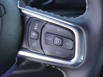 JEEP Wrangler 4xe Unlimited Sahara Plug-In Hybrid - R