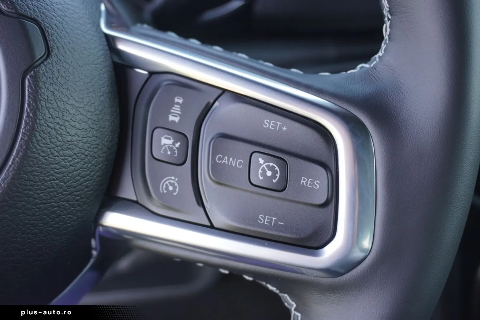 JEEP Wrangler 4xe Unlimited Sahara Plug-In Hybrid - R