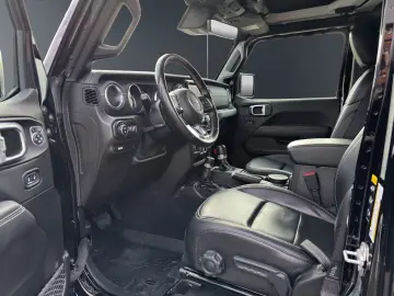 JEEP Gladiator 3.0 Overland 4WD [LED  RFK  SHZ  18 ]