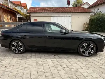 BMW 740 xd M Sport TV