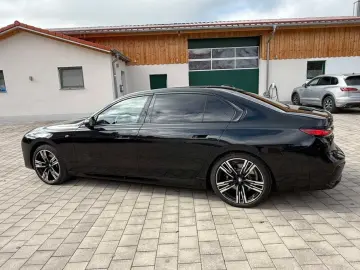 BMW 740 xd M Sport TV