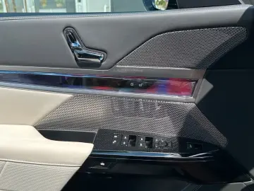 BMW 740 xd M Sport TV