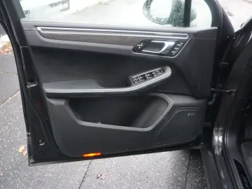 PORSCHE Macan T Porsche Approved bis 03-2027 NP 100 000