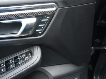 PORSCHE Macan T Porsche Approved bis 03-2027 NP 100 000