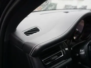 PORSCHE Macan T Porsche Approved bis 03-2027 NP 100 000