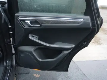 PORSCHE Macan T Porsche Approved bis 03-2027 NP 100 000