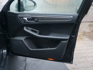 PORSCHE Macan T Porsche Approved bis 03-2027 NP 100 000