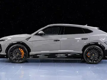 Lamborghini Urus SE Akrapovic Grigio China B&O Ceramic