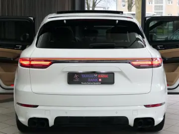 PORSCHE Cayenne Platinum Edition