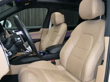 PORSCHE Cayenne Platinum Edition