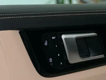 PORSCHE Cayenne Platinum Edition