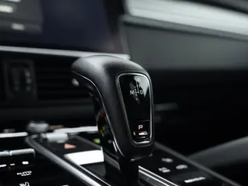 PORSCHE Cayenne Platinum Edition