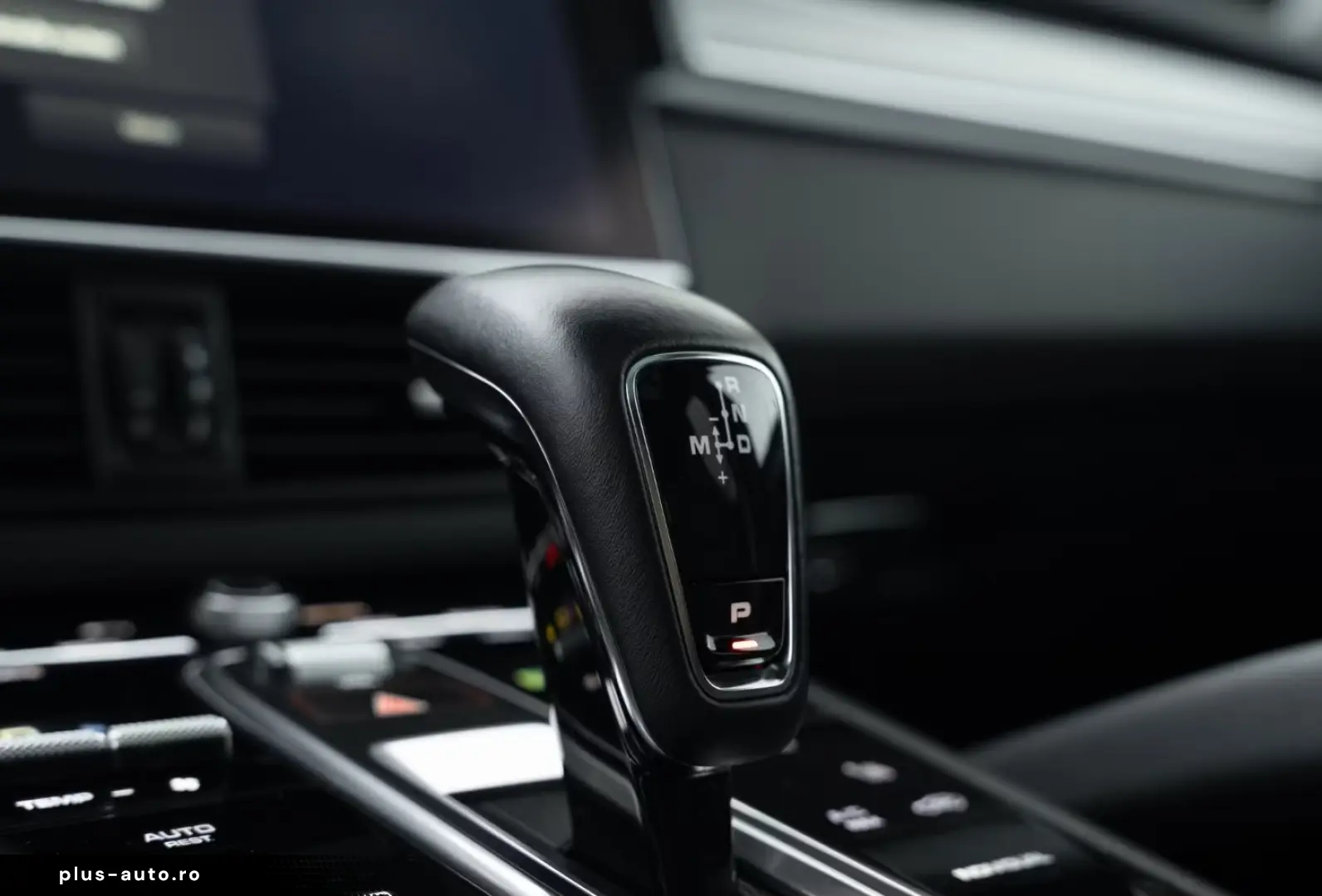 PORSCHE Cayenne Platinum Edition