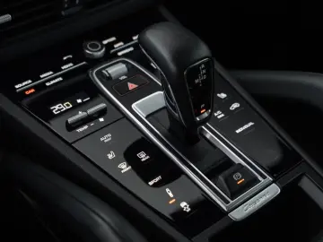 PORSCHE Cayenne Platinum Edition