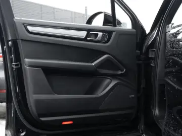 PORSCHE Cayenne Platinum Edition