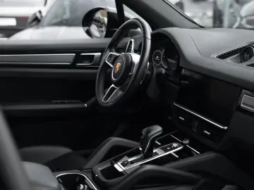 PORSCHE Cayenne Platinum Edition