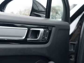 PORSCHE Cayenne Platinum Edition