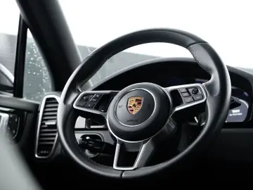PORSCHE Cayenne Platinum Edition