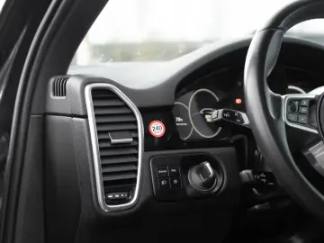 PORSCHE Cayenne Platinum Edition