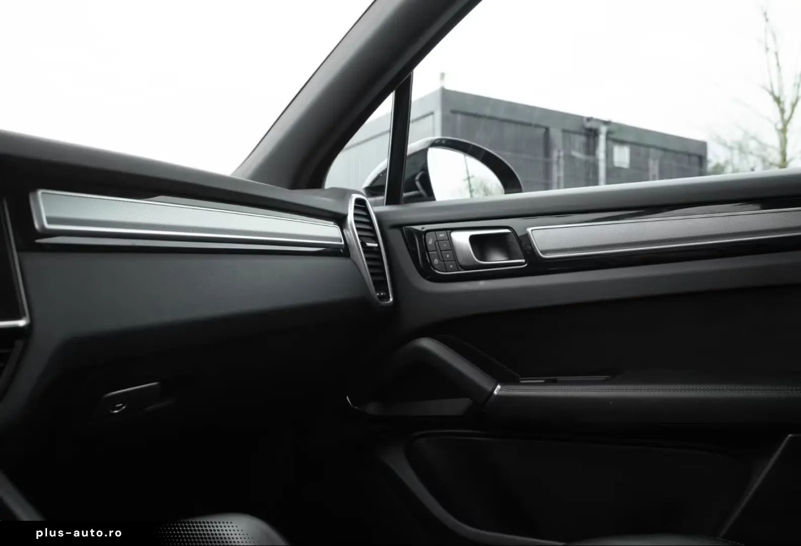 PORSCHE Cayenne Platinum Edition