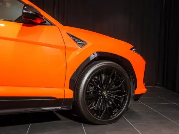 Lamborghini Urus SE  Full Carbon