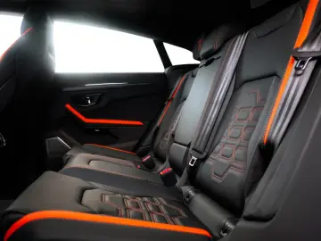 Lamborghini Urus SE  Full Carbon