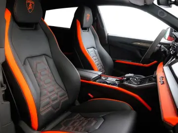 Lamborghini Urus SE  Full Carbon