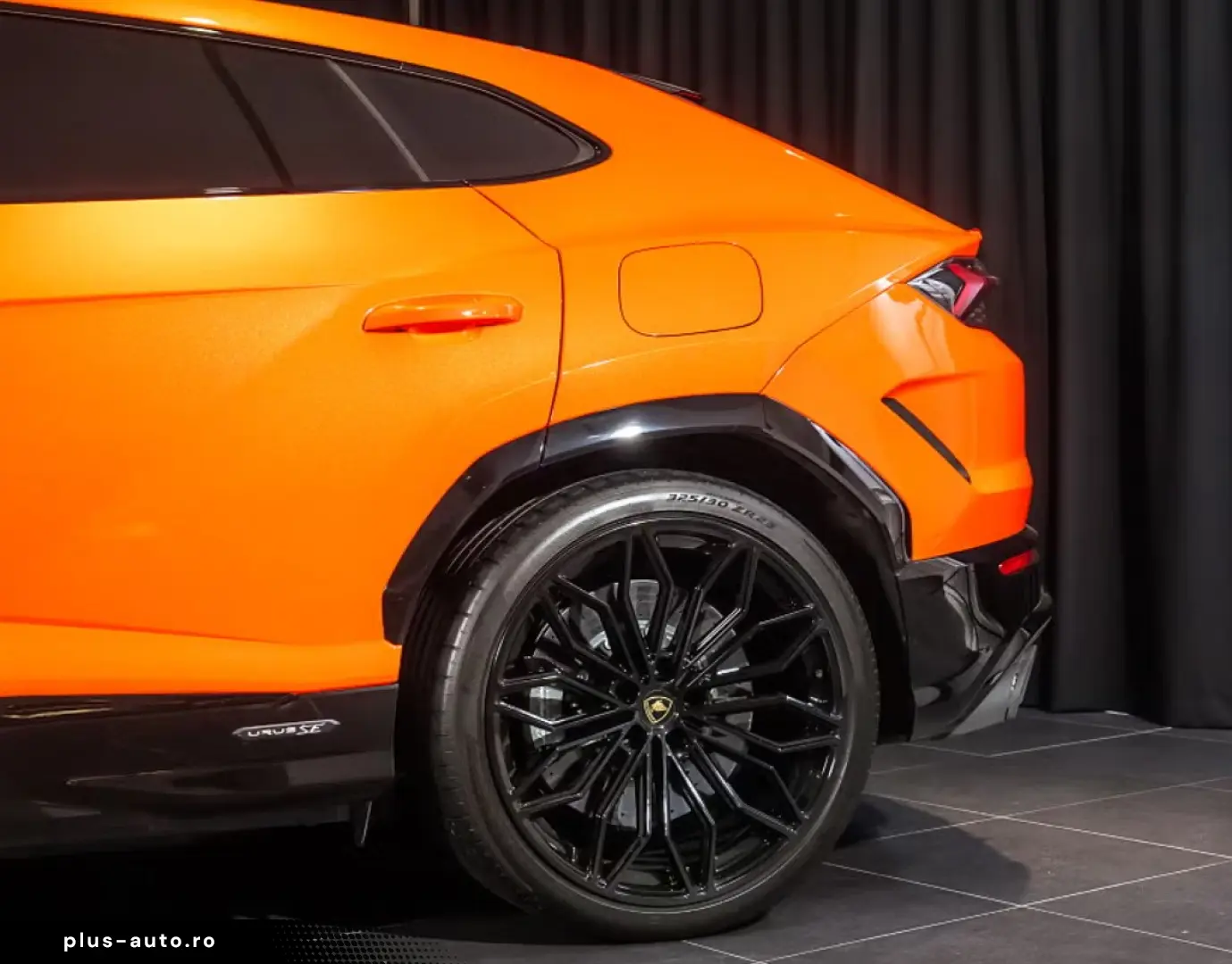 Lamborghini Urus SE  Full Carbon