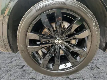 VW Touareg 3.0 TDI 4M R-LINE MATRIX LUFT NAV STDHZG