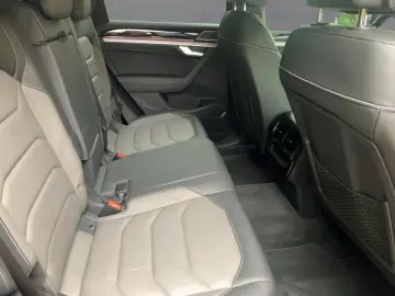 VW Touareg 3.0 TDI 4M R-LINE MATRIX LUFT NAV STDHZG