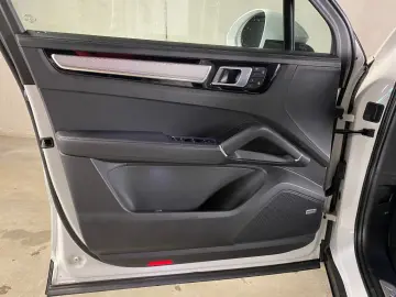 PORSCHE Cayenne E-Hybrid Platinum Edition
