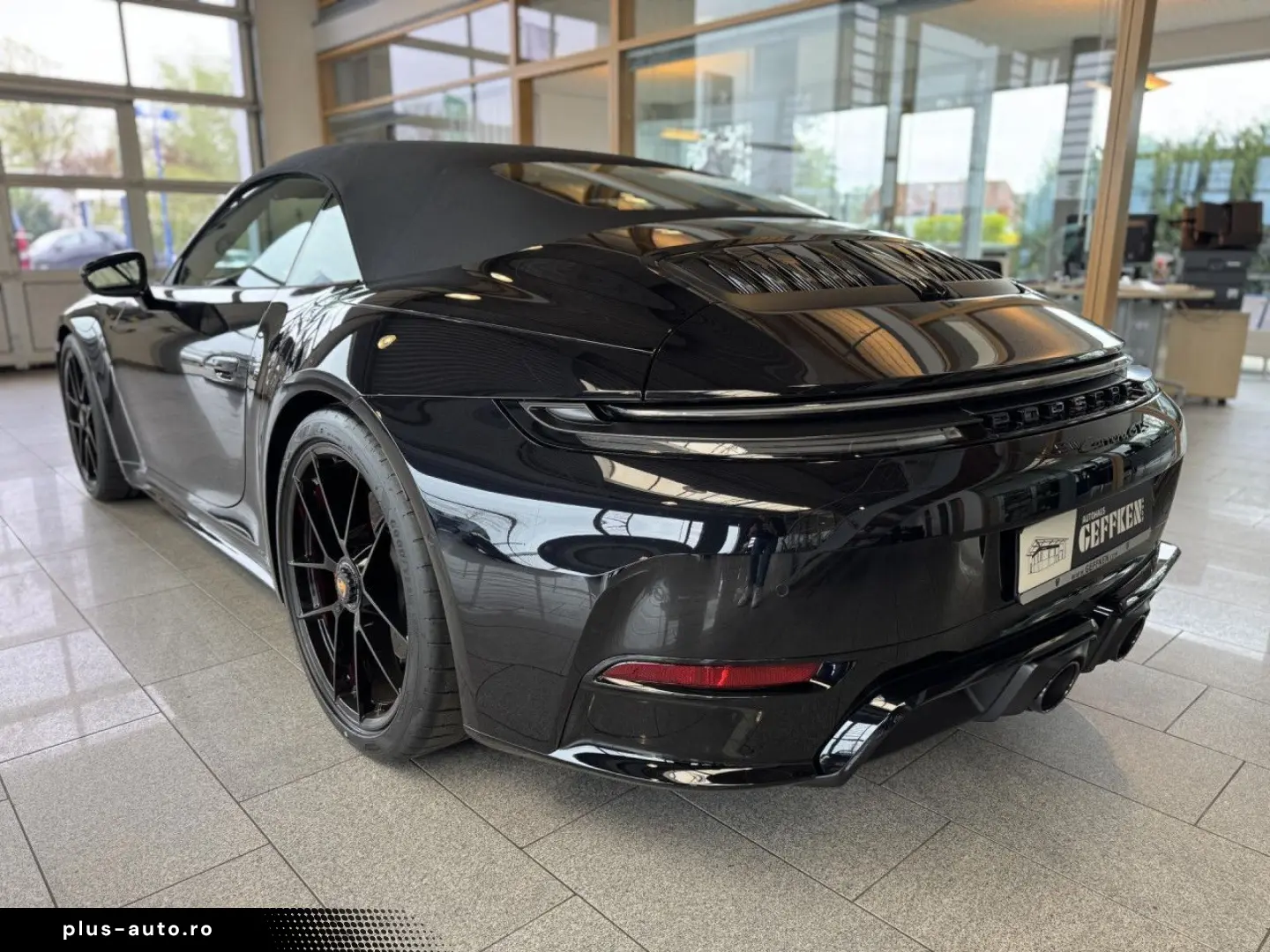 PORSCHE 911 Carrera Cabrio GTS  Sport Chrono  Facelift!