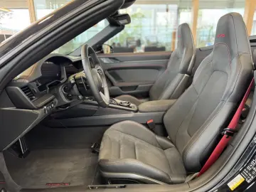 PORSCHE 911 Carrera Cabrio GTS  Sport Chrono  Facelift!