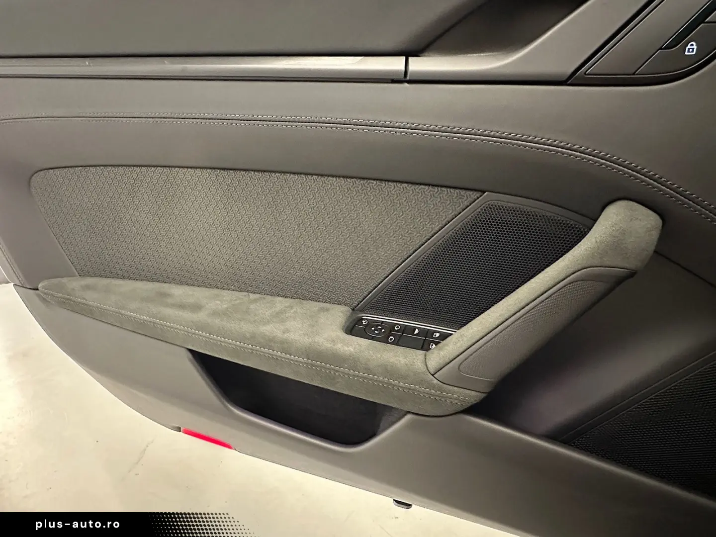 PORSCHE 992.2 Carrera 4 GTS Cabriolet 2025  541 HP