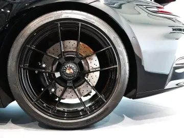 PORSCHE 911 992 Carrera GTS RWD 541hp 4seats Sunroof VAT