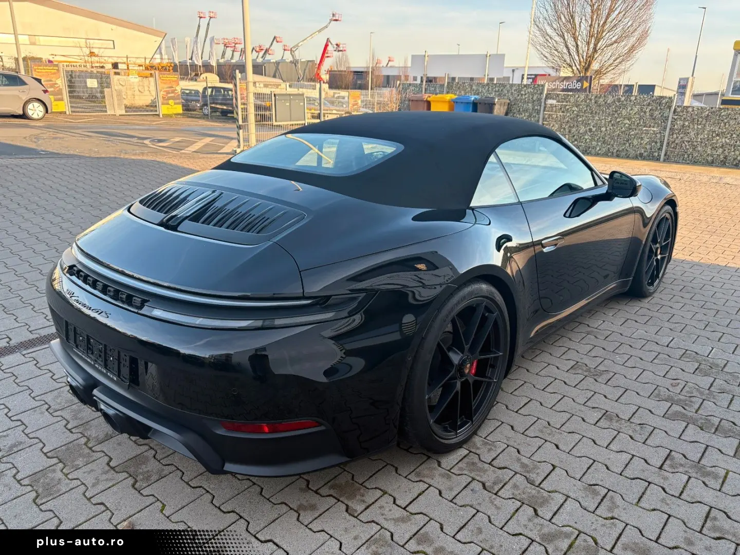 PORSCHE 911 Carrera GTS T-Hybrid Cabriolet