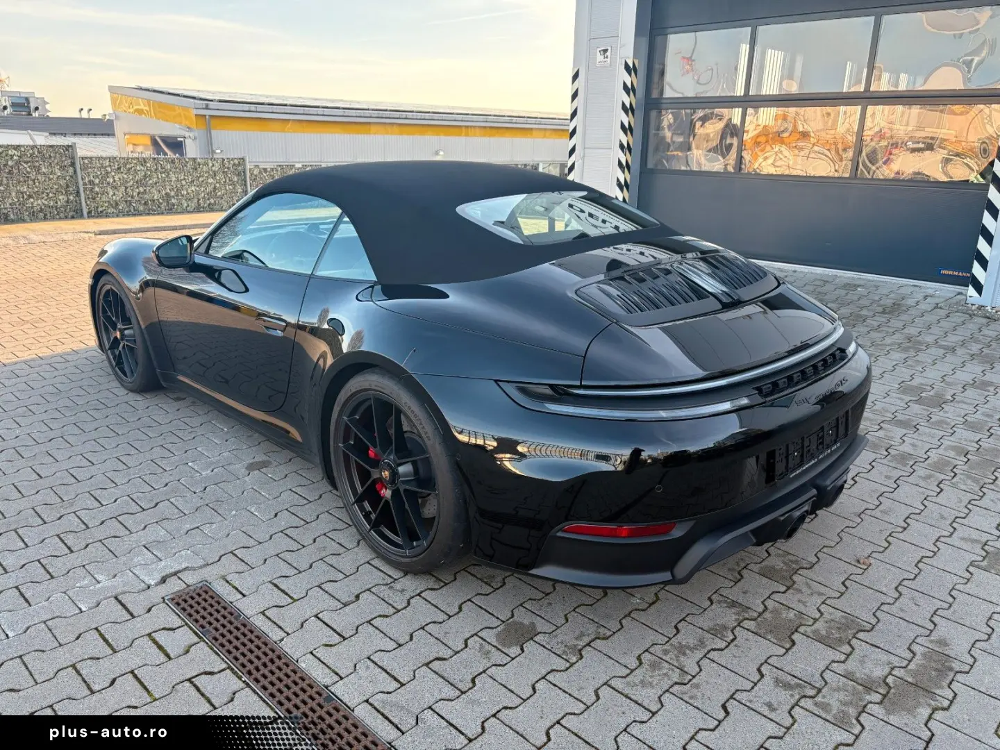 PORSCHE 911 Carrera GTS T-Hybrid Cabriolet