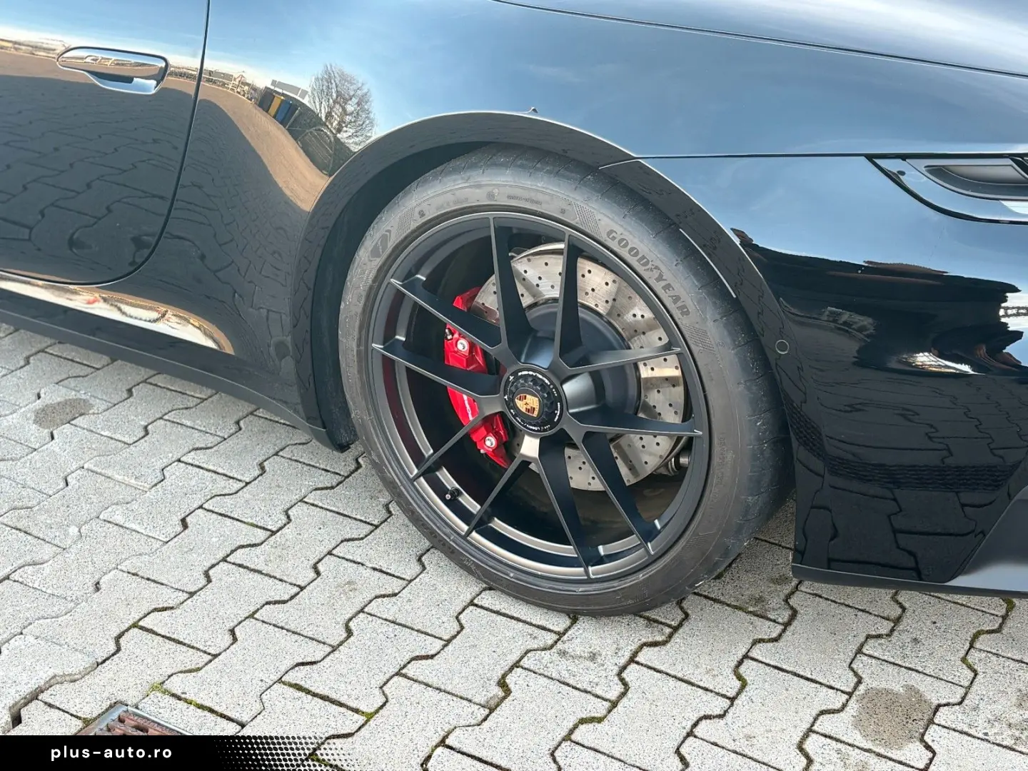 PORSCHE 911 Carrera GTS T-Hybrid Cabriolet