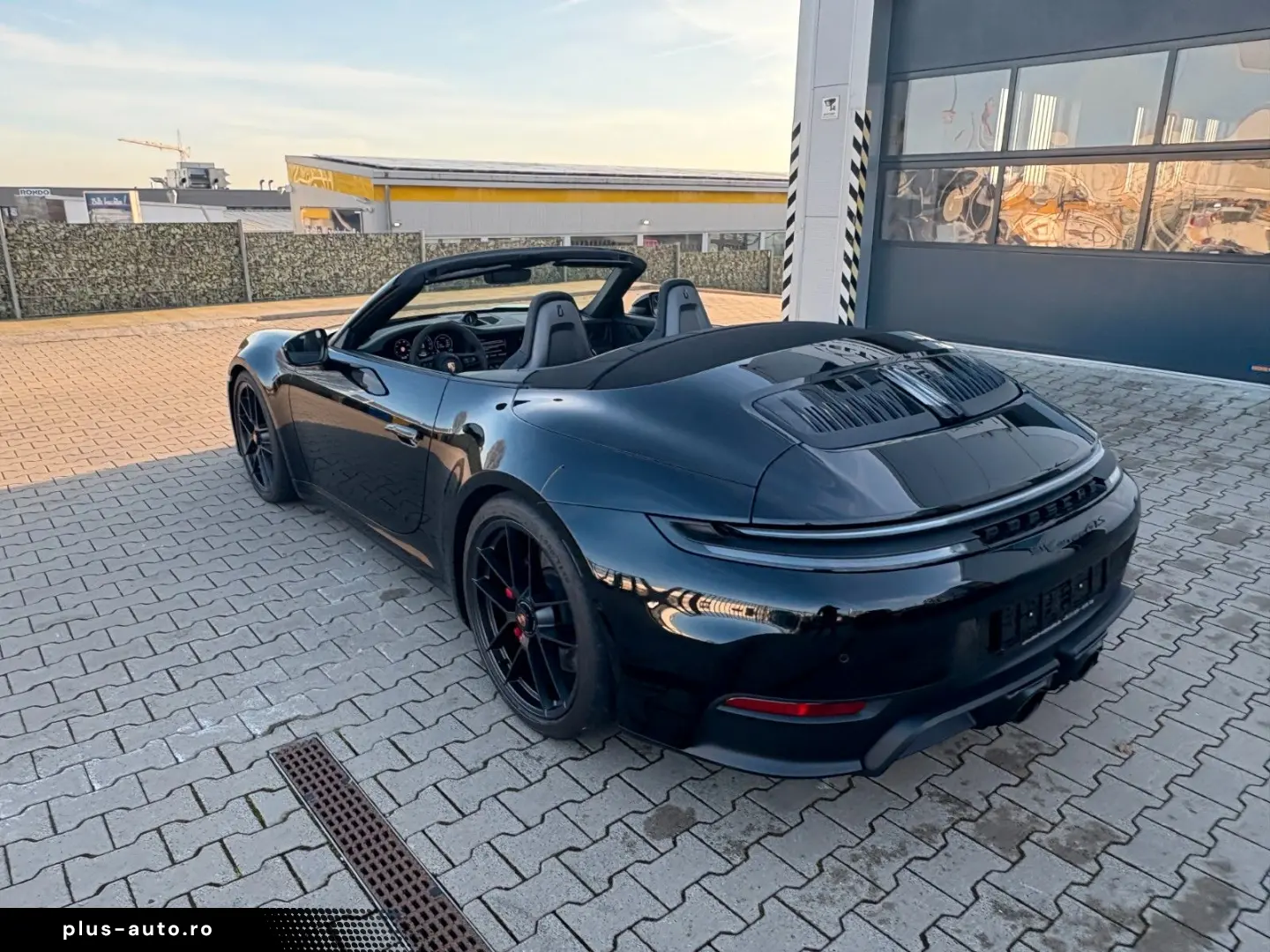PORSCHE 911 Carrera GTS T-Hybrid Cabriolet