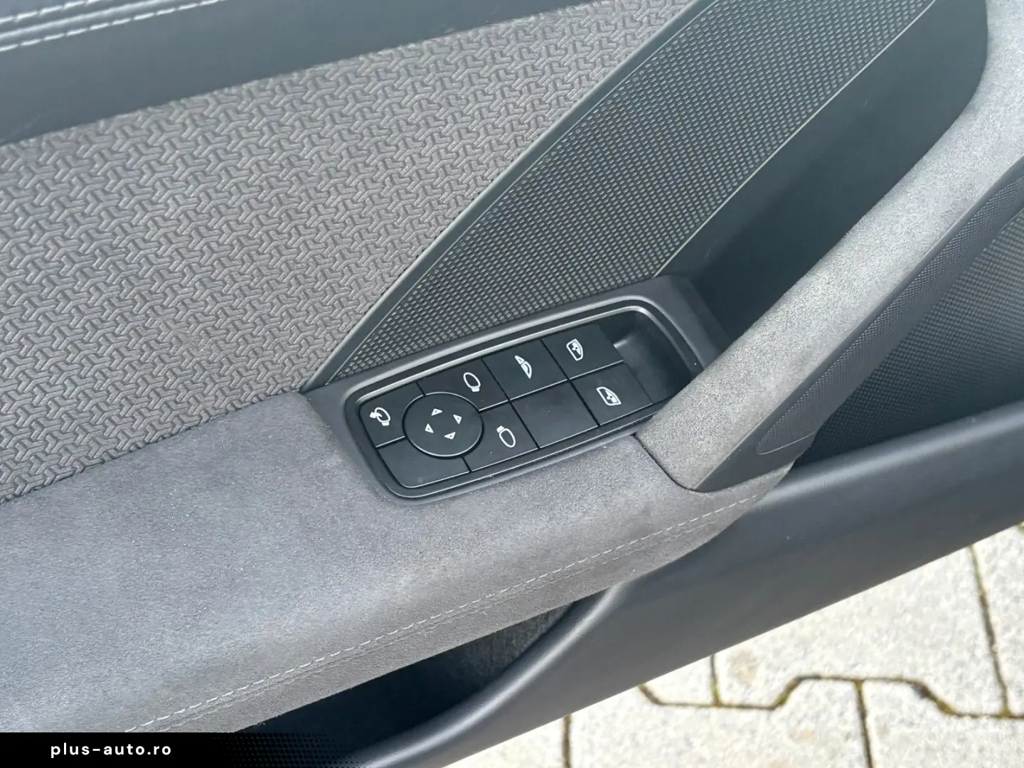 PORSCHE 911 Carrera GTS T-Hybrid Cabriolet