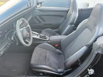 PORSCHE 911 Carrera GTS T-Hybrid Cabriolet