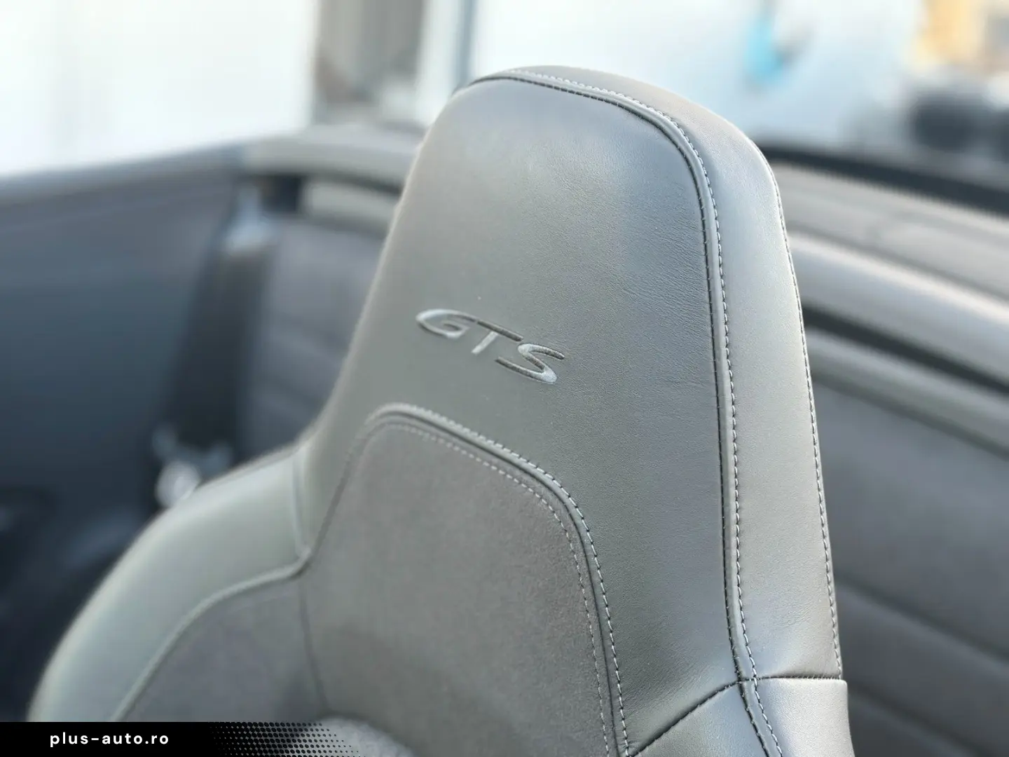 PORSCHE 911 Carrera GTS T-Hybrid Cabriolet