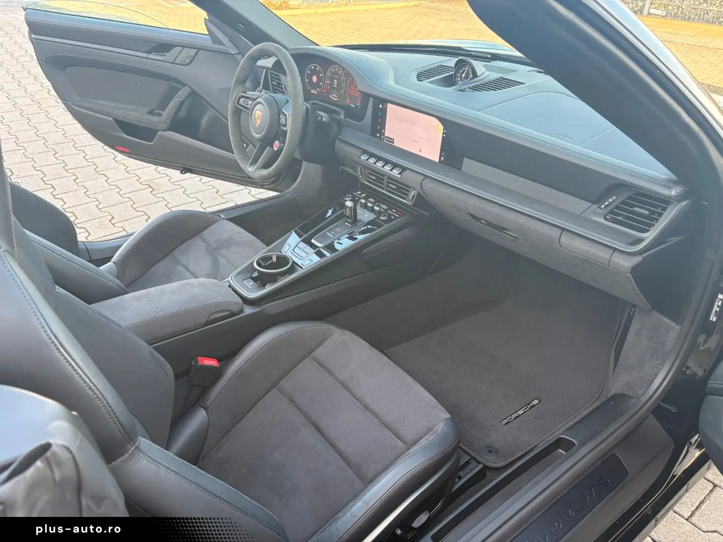 PORSCHE 911 Carrera GTS T-Hybrid Cabriolet