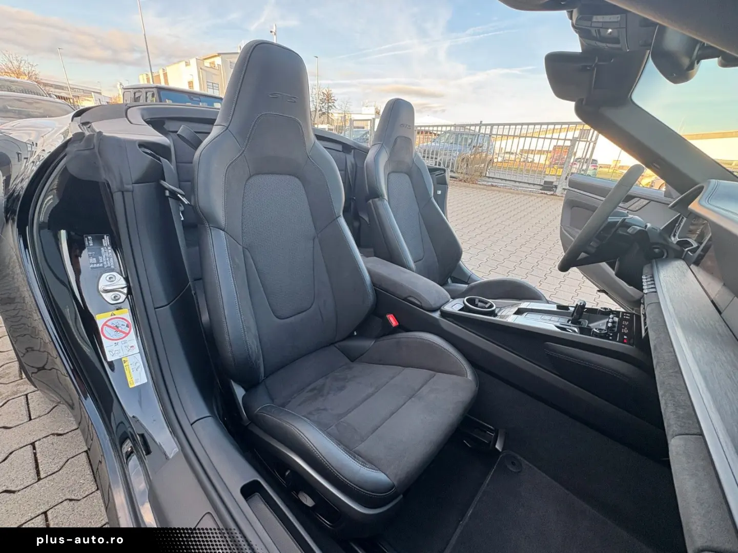 PORSCHE 911 Carrera GTS T-Hybrid Cabriolet