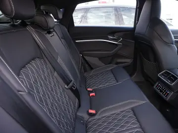 AUDI Q8 Sportback e-tron S line 50 qu. AHK B&O 360