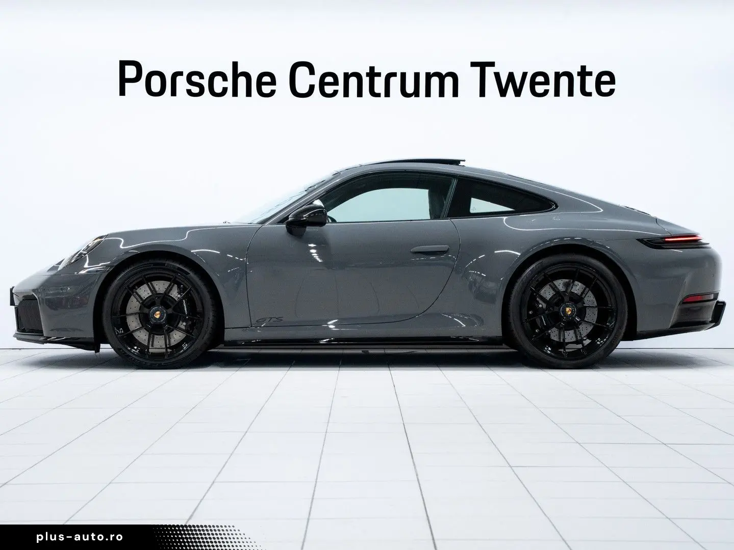 PORSCHE 992 Carrera 4 GTS